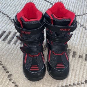 Size 3 kids snow boots red/black
